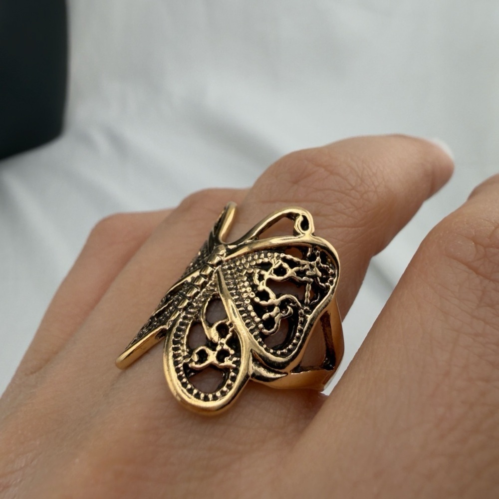 Elegant Gold Butterfly Ring - Picture 7 of 8
